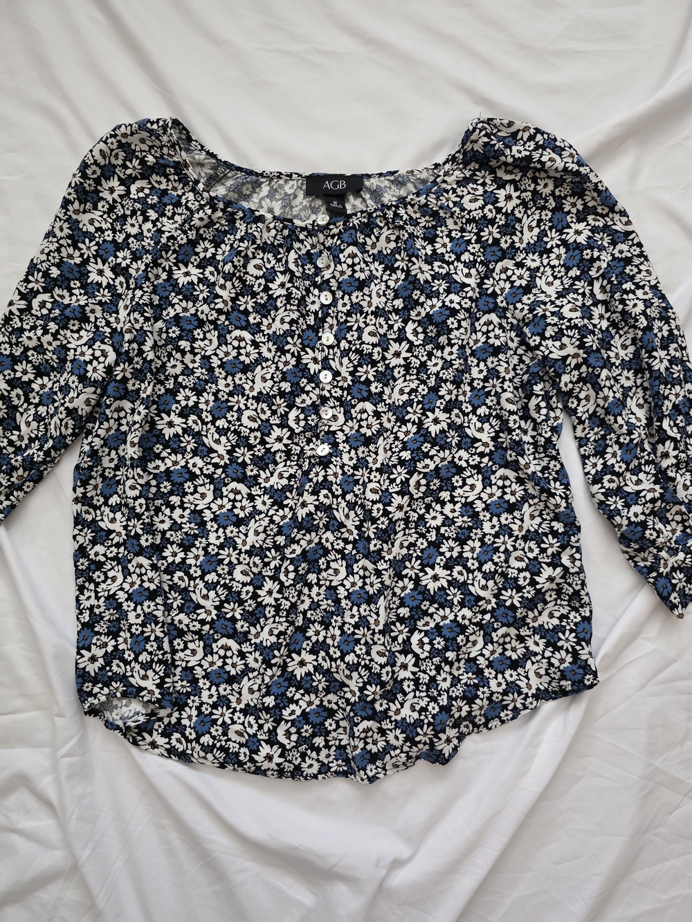 AGB Blue and White Floral Button-Front Women’s Top Flowy Soft, Medium